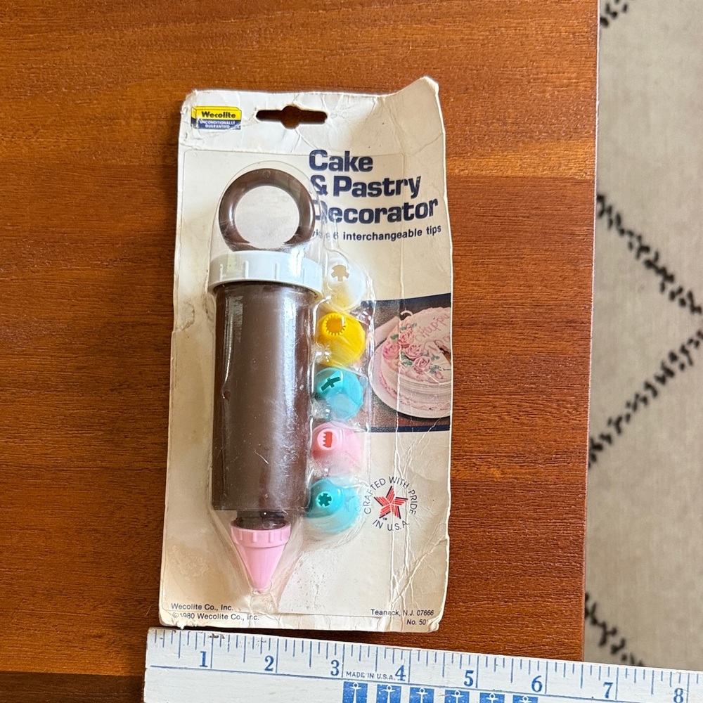 vintage Cake & Pastry Decorator - Brown and Pink - Picture 10 of 10